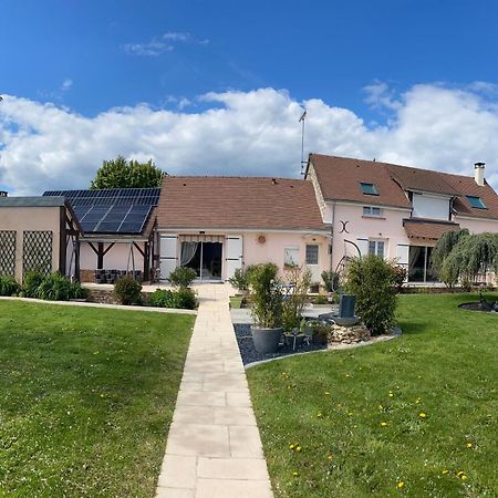 Une Parenthese Fleurie La Heuniere Bagian luar foto