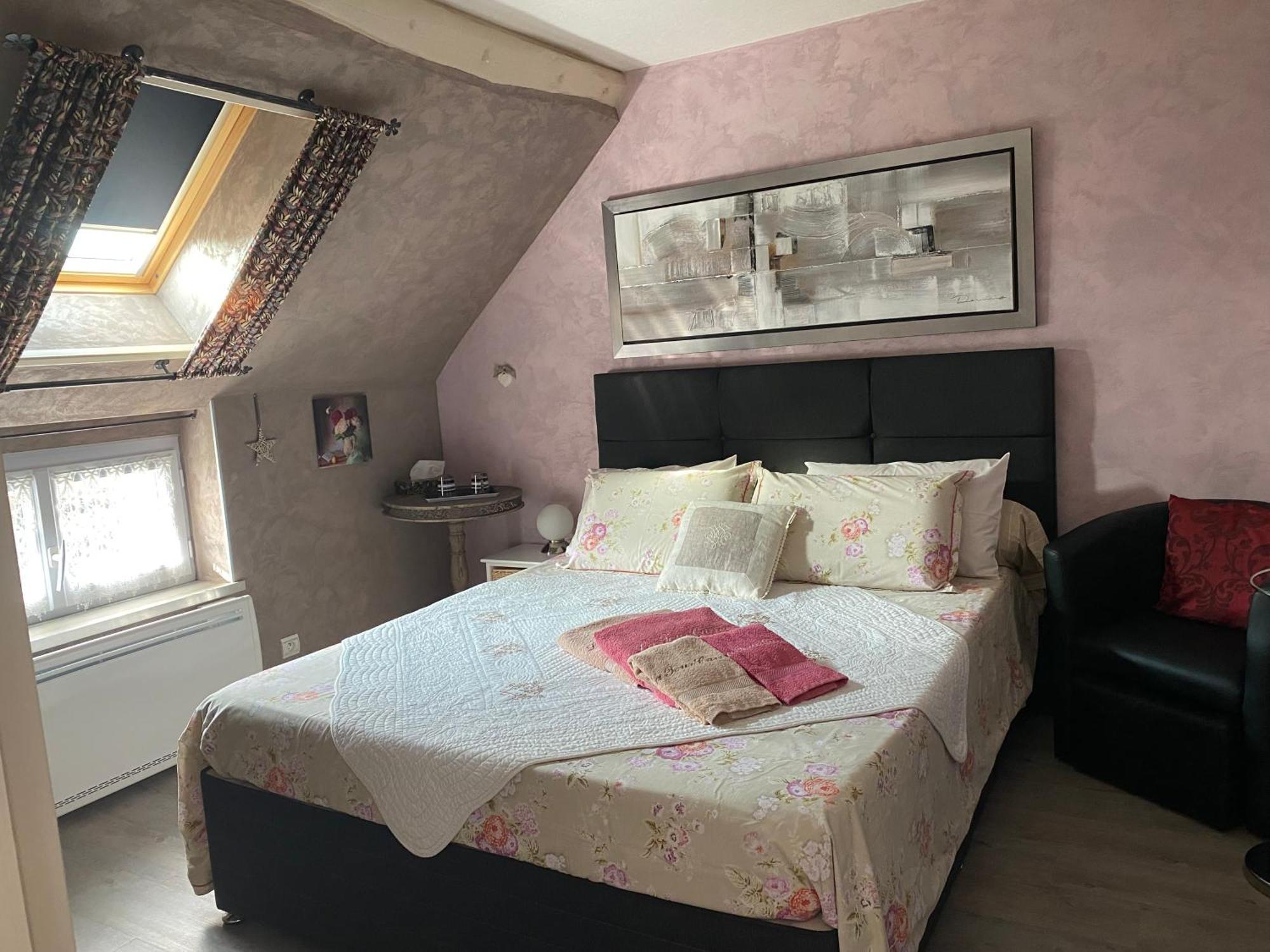 Une Parenthese Fleurie La Heuniere Bagian luar foto