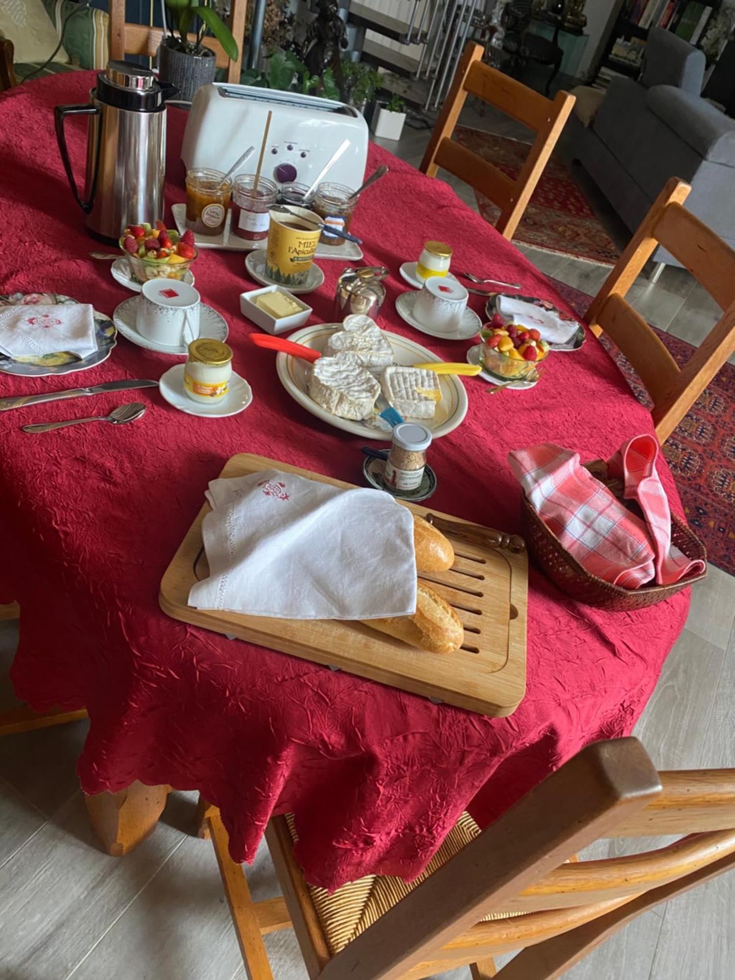 Une Parenthese Fleurie La Heuniere Bagian luar foto